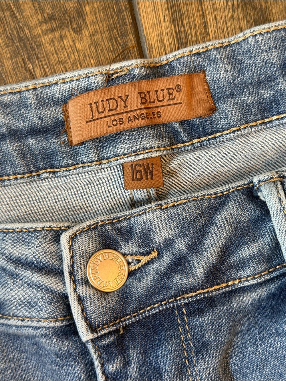 Judy Blue Light Wash Wide Leg Jeans - Picture 4 of 5
